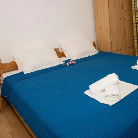 Damianos - Serene Center Adamantas (Milos)